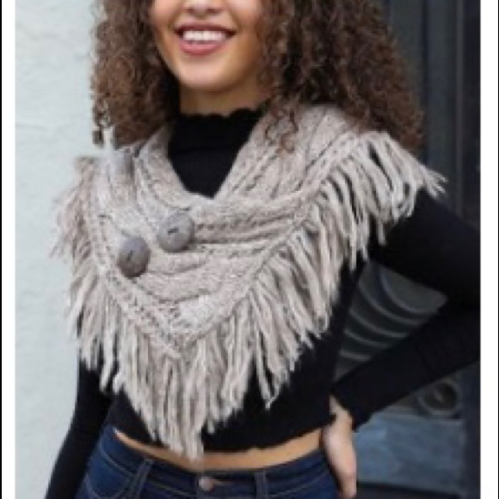 NWOT Button scarf!